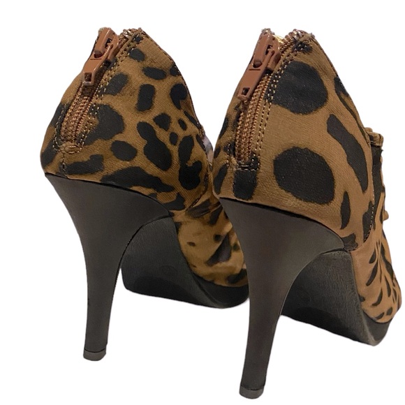 NWOT Women’s Leopard Print Ruffle Top Open-Toe Pumps - Picture 5 of 9